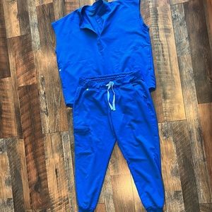 FIGS Set -Rafaela top L and Zamora jogger pants LP